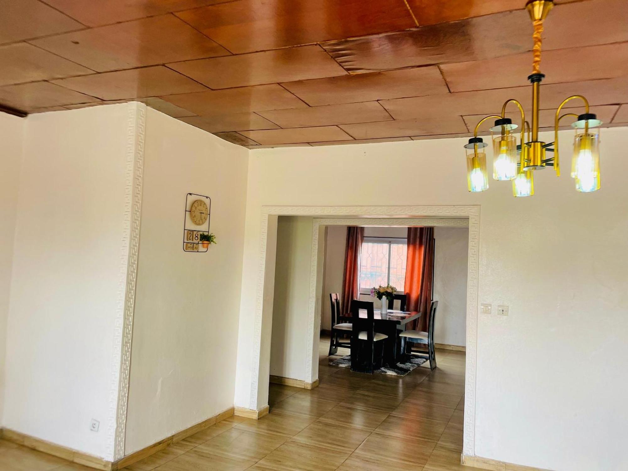 Appartement Avec Vue Panoramique Two Or Three Rooms Yaoundé Екстериор снимка